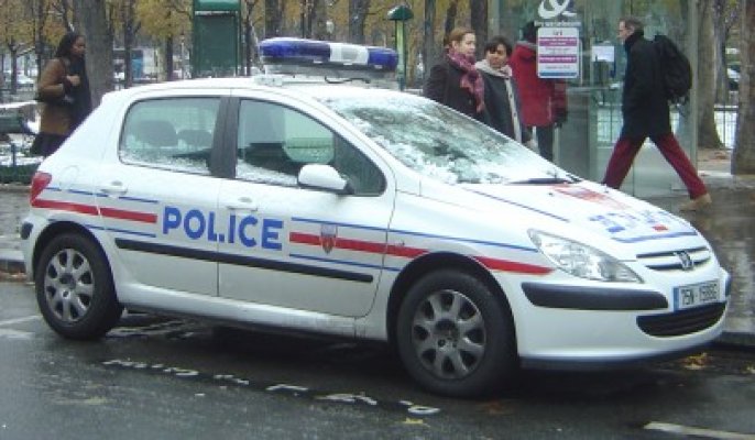 Împuşcături la periferia Parisului